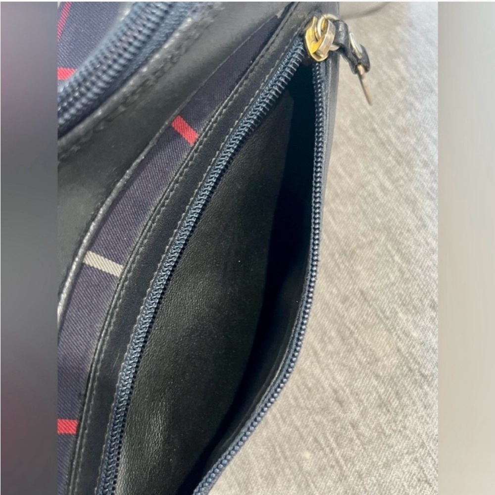 Beautiful Burberry Crossbody bag in use condition look at pictures, please - Picture 7 of 11